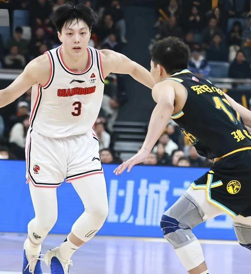 北京男篮客场略胜一筹，战胜福建队